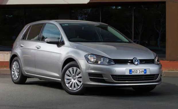 14/Volkswagen/Golf/90TSI/Press/F34