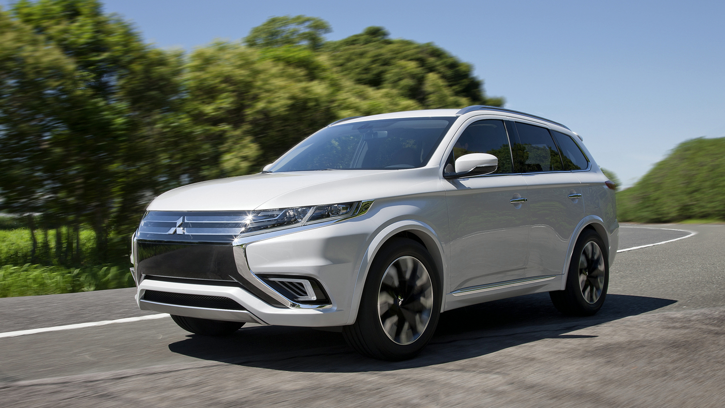 Mitsubishi previews Outlander refresh, emphasises electric future
