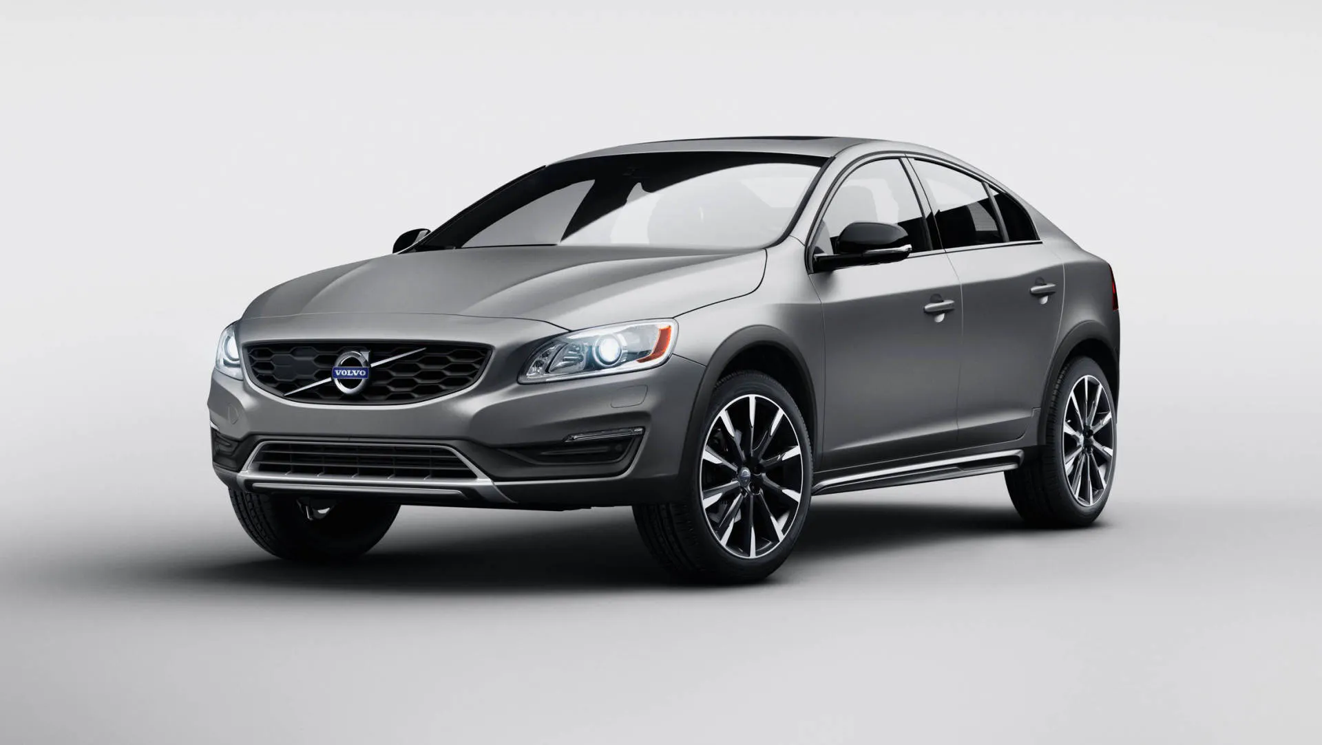 Volvo's S60 Cross Country hits Detroit, traverses fields