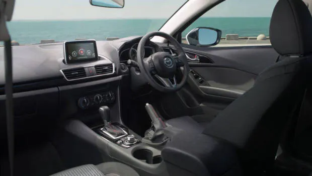 15/Mazda/3/Maxx/Cabin