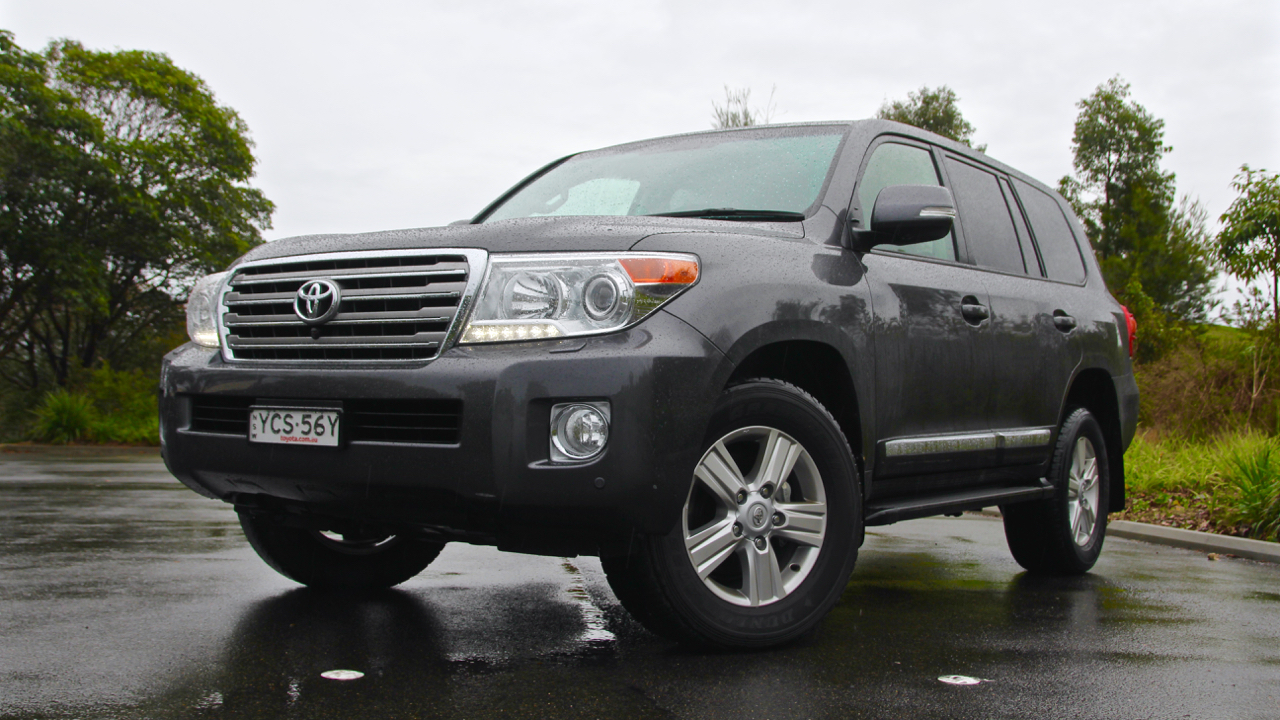 Toyota LandCruiser 200 Video Review – Chasing Cars