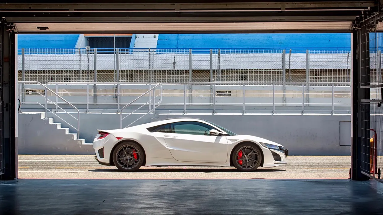 Glorious photos of the 2017 Honda NSX