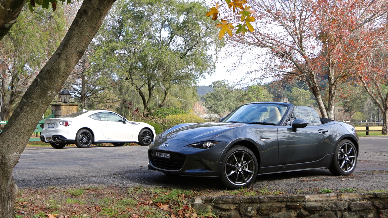 2016 Toyota 86 vs 2016 Mazda MX-5 Battle