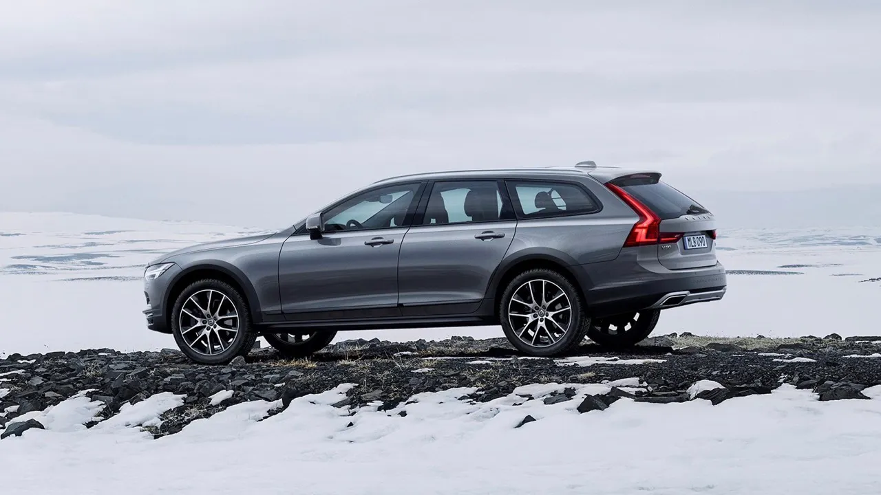 2017 Volvo V90 Cross Country unveiled. Looks great.