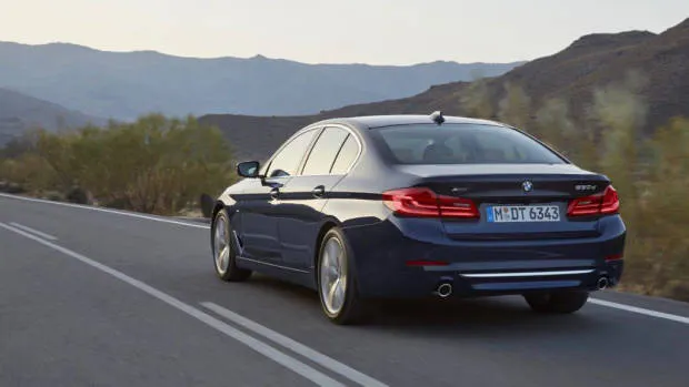 A 2017 BMW 5 Series G30 Luxury Line – Chasing Cars