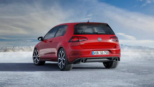2017 Volkswagen Golf GTI Rear End – Chasing Cars