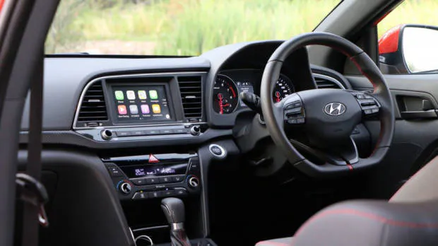 2017 Hyundai Elantra SR Turbo interior