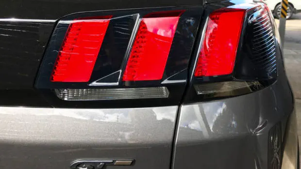 2017 Peugeot 3008 GT-Line grey tailight