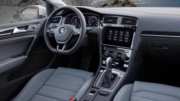 2017 Volkswagen Golf Dashboard – Chasing Cars