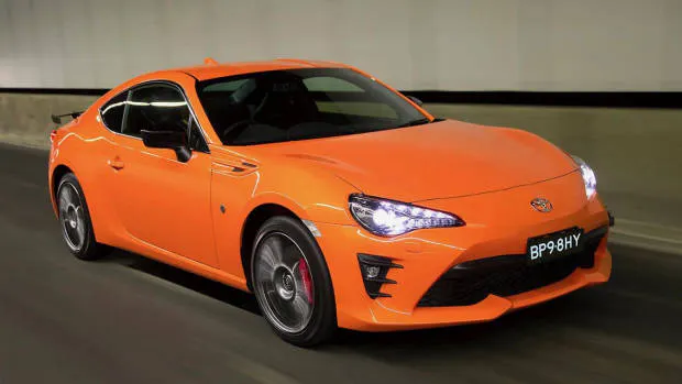 2017 Toyota 86 Limited Edition orange front motion tunnel