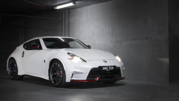 2018 Nissan 370Z Nismo white front