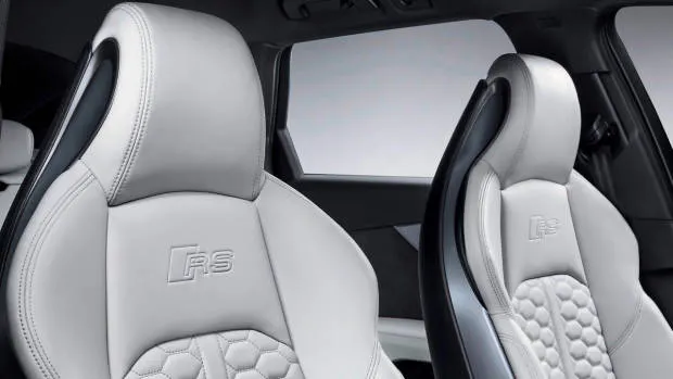 2018 Audi RS4 Avant seats