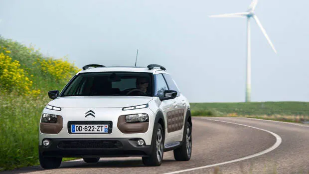 2018 Citroen C4 Cactus white front moving
