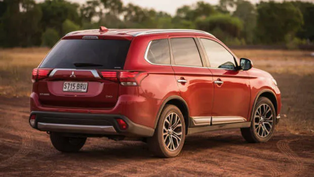 2017 Mitsubishi Outlander Diesel Red Rear End