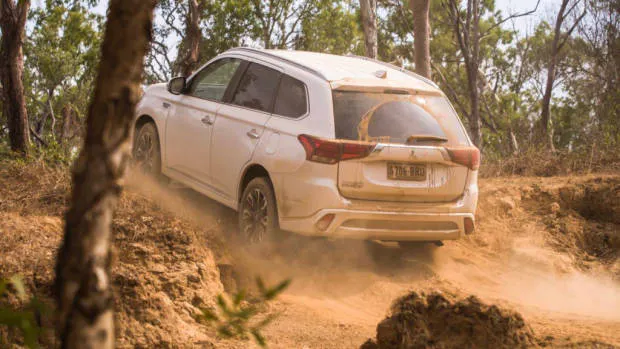 2017 Mitsubishi Outlander PHEV Starlight White Off Road