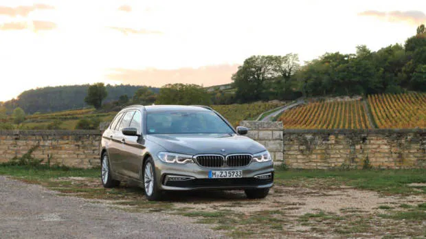 BMW 5 Series Touring Luxury Line Touring Atlas Cedar Front