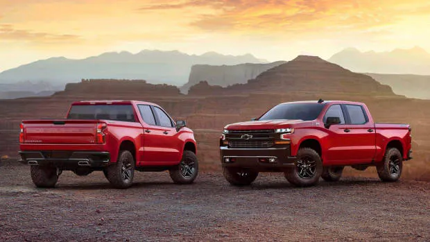 2019 Chevrolet Silverado red front + rear