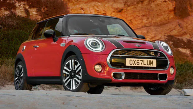 2019 MINI Cooper S orange front detail