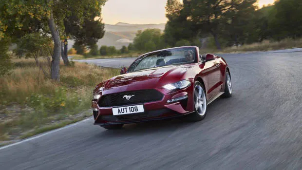 2018 Ford Mustang GT convertible maroon front 3/4