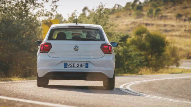 2018 Volkswagen Golf Review 70TSI Pure White Rear End