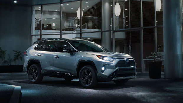 2019 Toyota RAV4 silver front