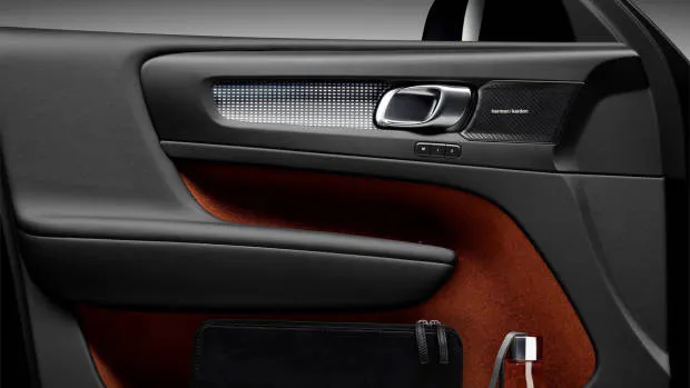 2018 Volvo XC40 door