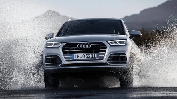 2018 Audi Q5 3.0 TDI silver front jump