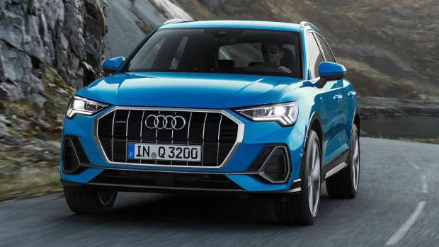 2019 Audi Q3 front 3/4 moving