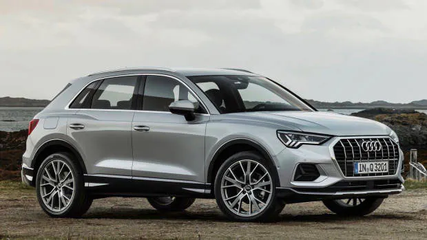 2019 Audi Q3 silver front 3/4 static