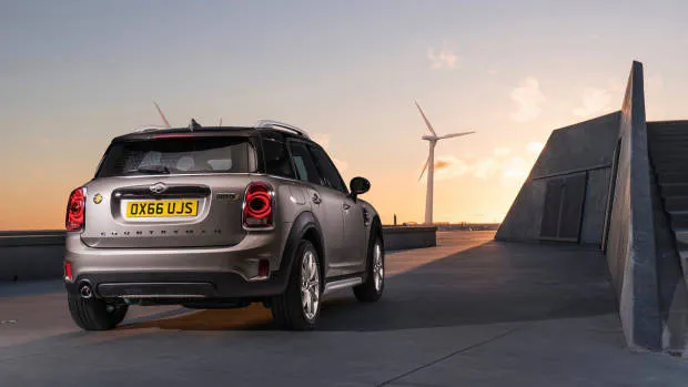 2019 MINI Countryman S PHEV rear 3/4