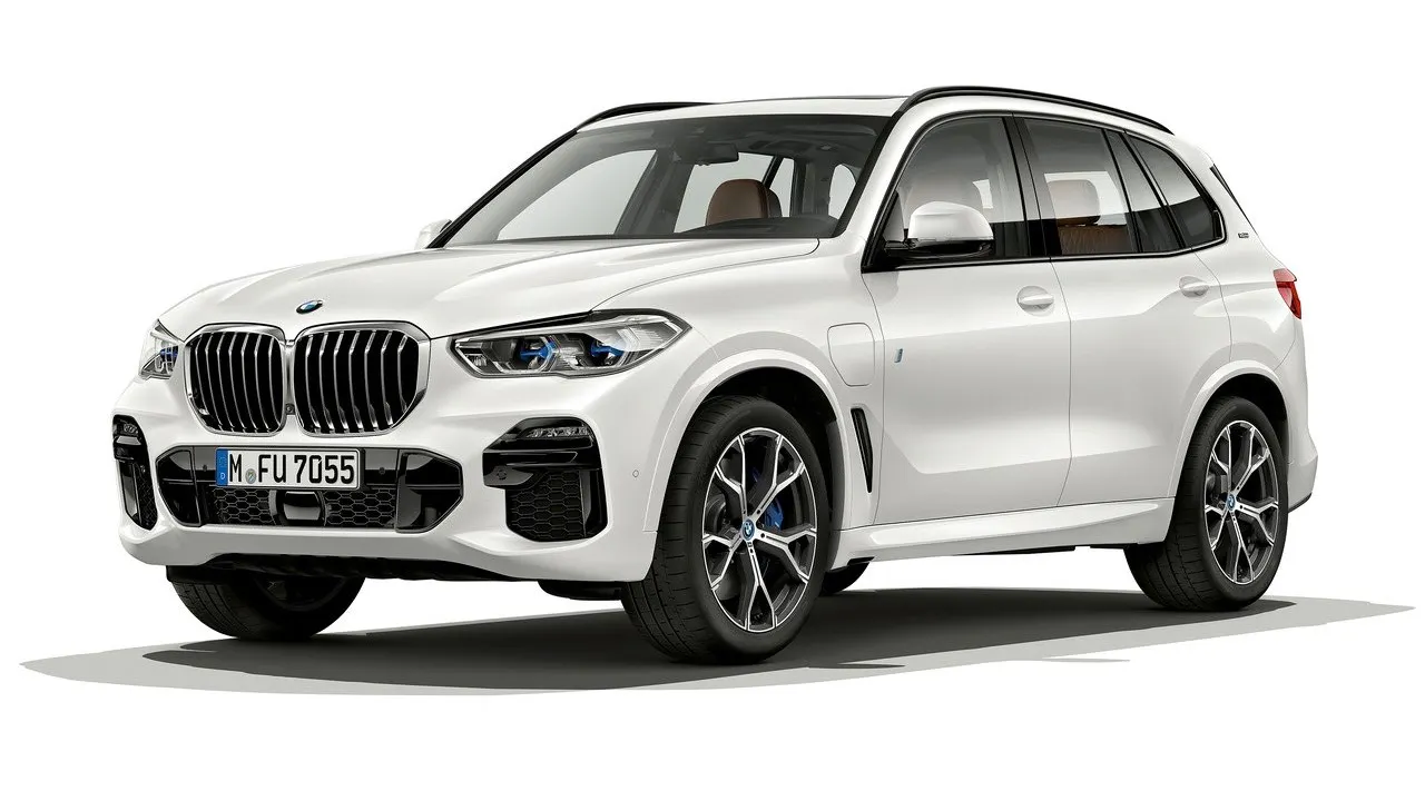 BMW X5 xDrive45e plug-in hybrid revealed
