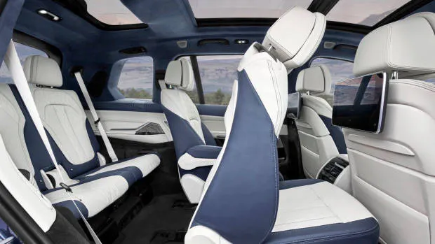 2019 BMW X7 middle seat