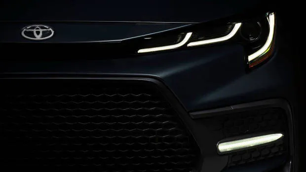 2019 Toyota Corolla sedan front detail