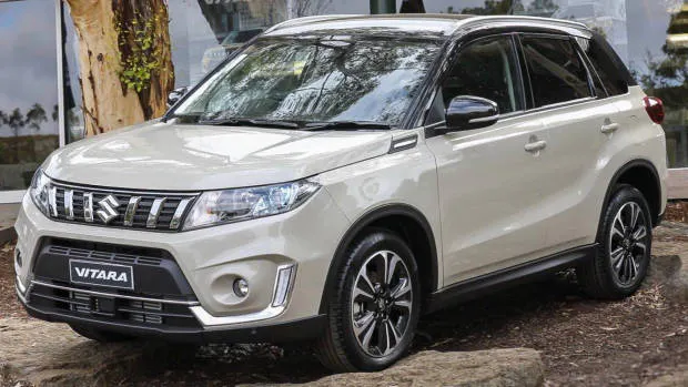 2019 Suzuki Vitara white front 3/4