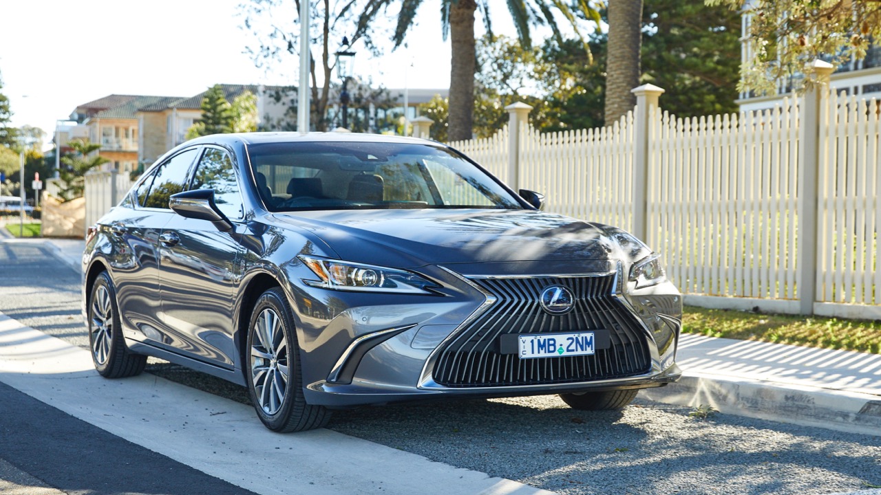 Lexus ES 300h Luxury 2019 review