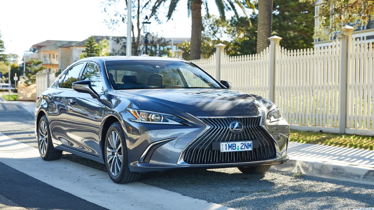Lexus ES 300h Luxury 2019 review
