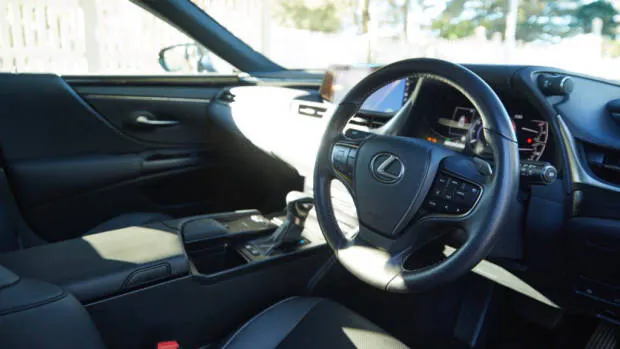 Lexus ES 300h hybrid review 2019 interior