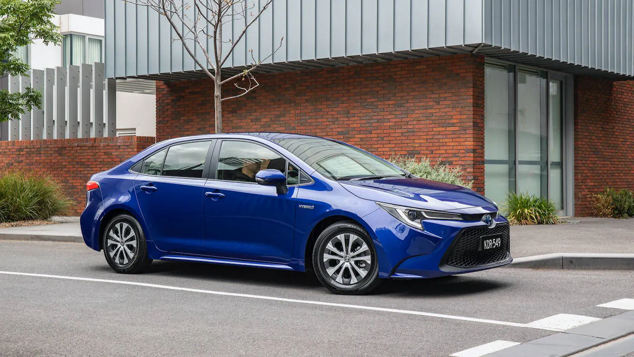 2020 Toyota Corolla Sedan Hybrid review