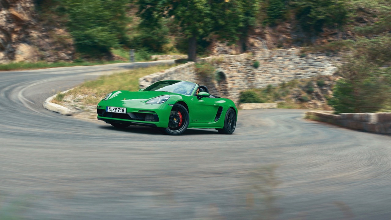 Flat-six makes triumphant return in Porsche 718 GTS pair