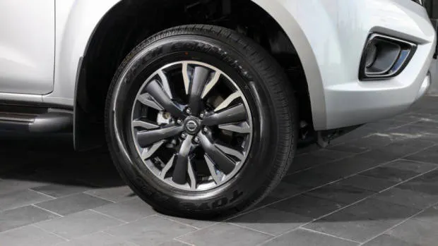 2020 Nissan Navara ST - 4