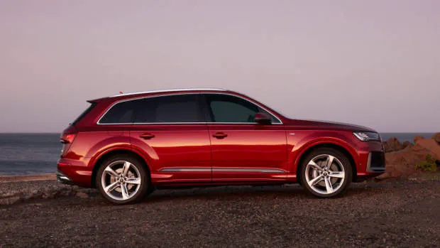 2020 Audi Q7 Matador Red side
