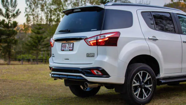 2020 ISUZU MU-X ONYX Edition rear