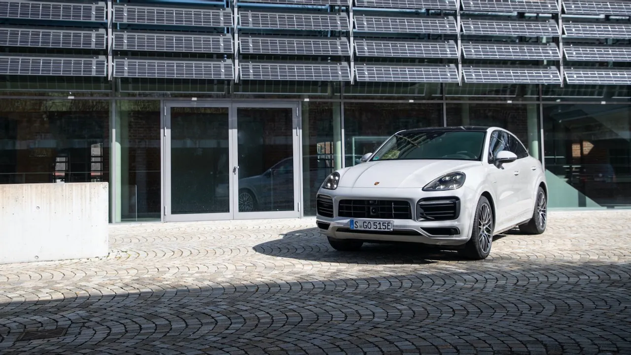 2021 Porsche Cayenne E-Hybrid battery size grows to 17.9kWh