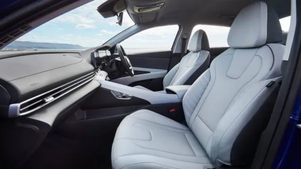 Hyundai i30 Sedan Elite interior