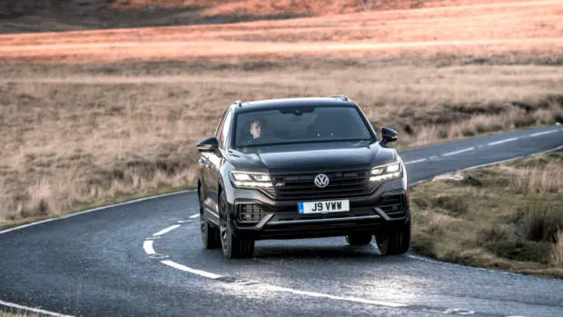 2021 Volkswagen Touareg Wolfsburg Cornering