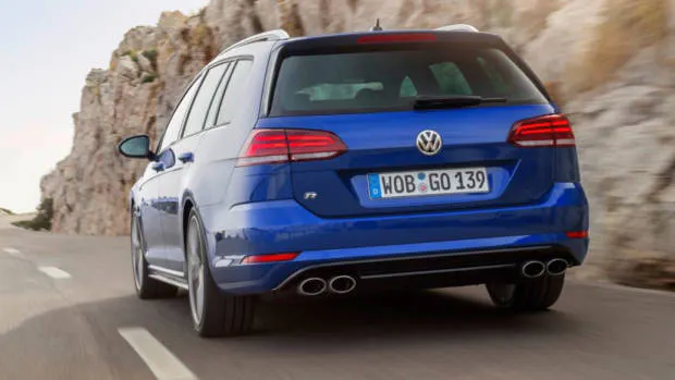 Volkswagen Golf R wagon rear