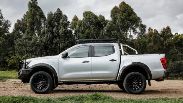 2021 Nissan Navara SL accessories Profile