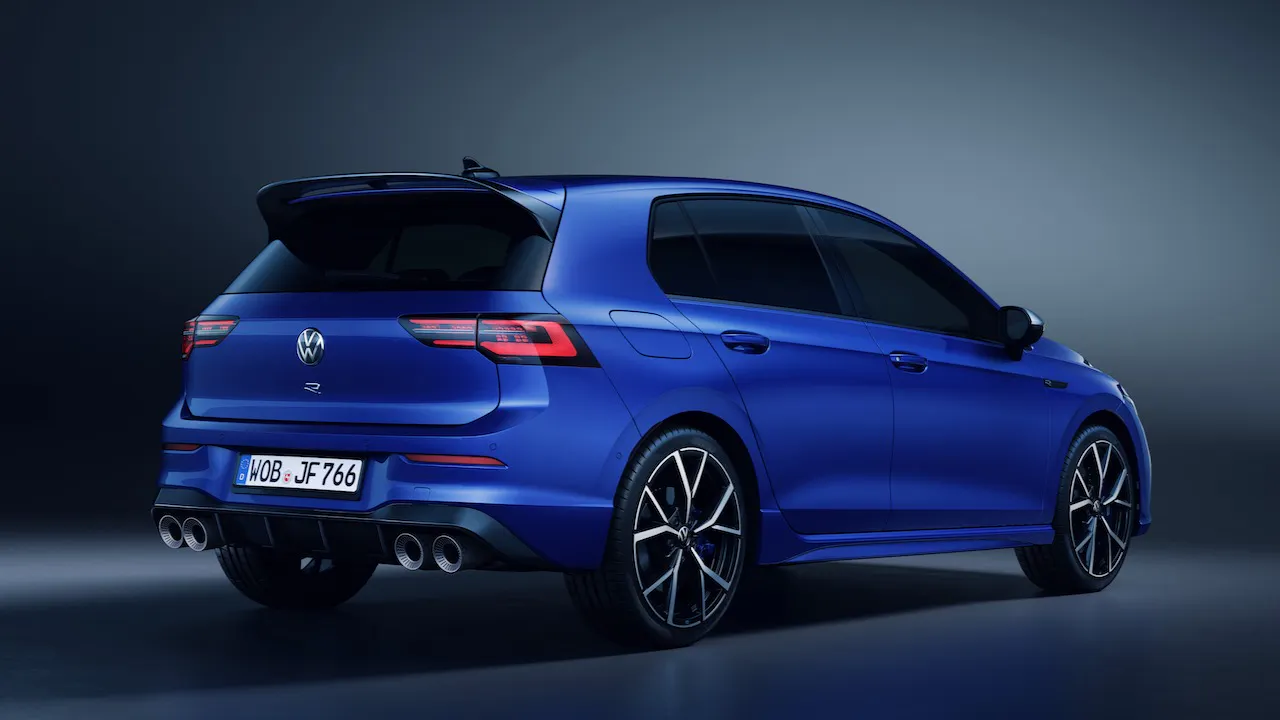 2022 Volkswagen Golf R revealed, packing 235kW and drift mode