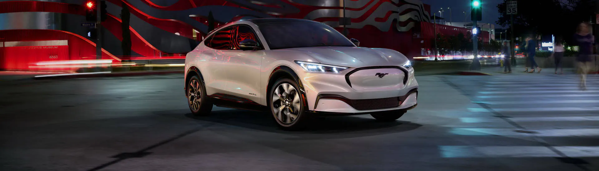 Ford Mustang Mach-E 2021: an electric SUV with up to 482km of range