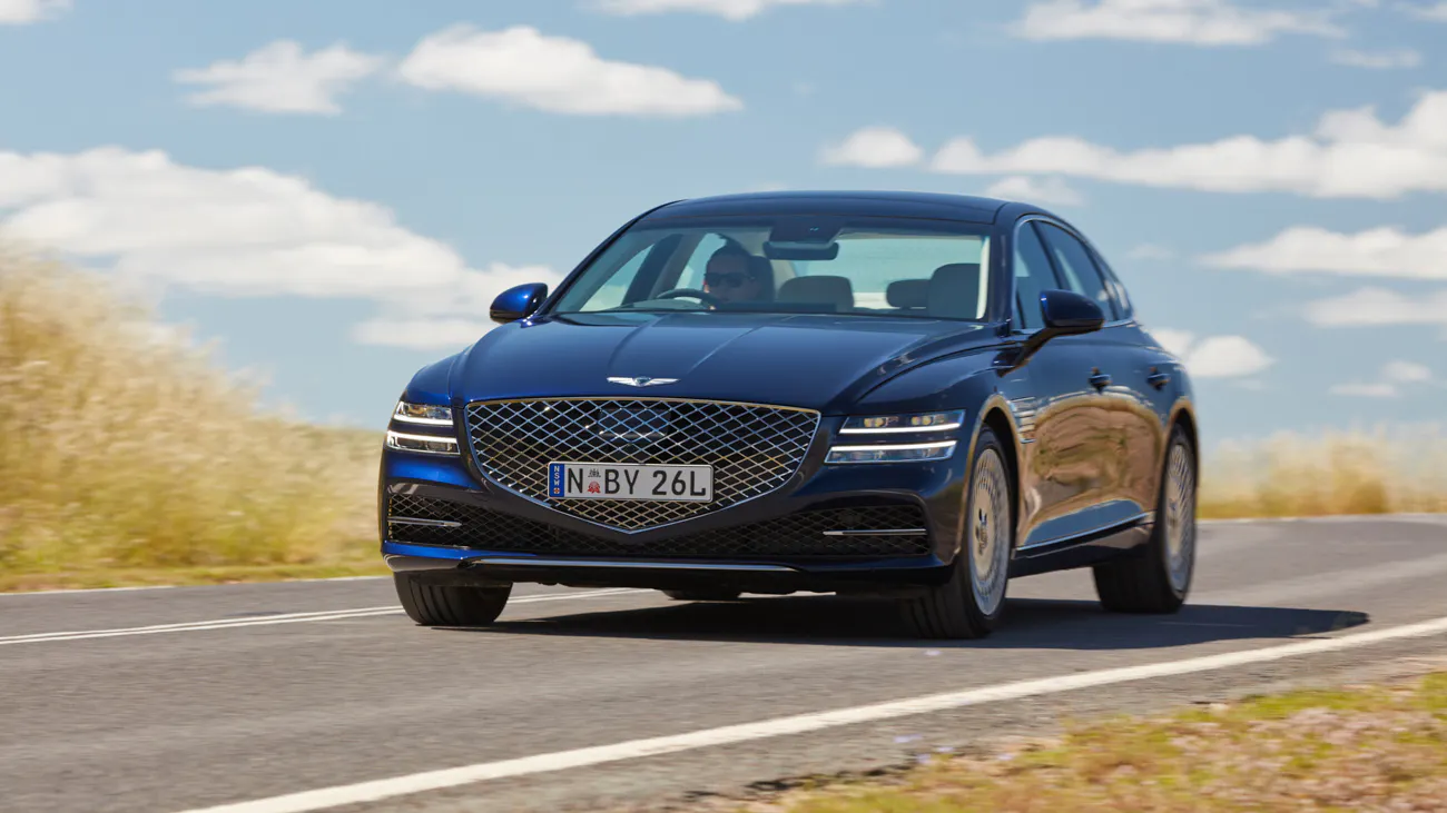Genesis G80 2021 2.5 blue front end